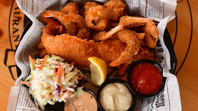 Bubba Gump Shrimp Co. Forrest's Seafood Feast