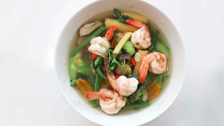 shrimp soup with baby corn
