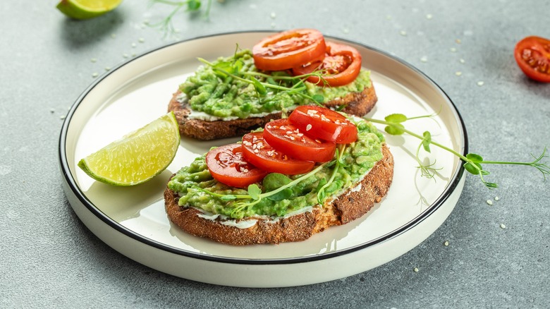 avocado toast and tomatoes