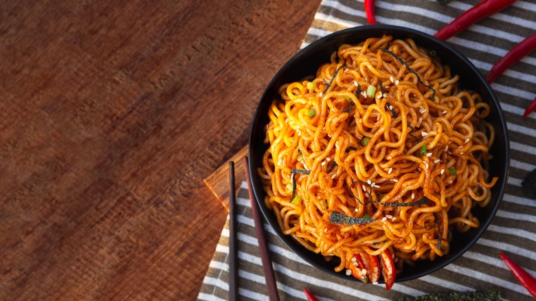 Stir-fried instant noodles 