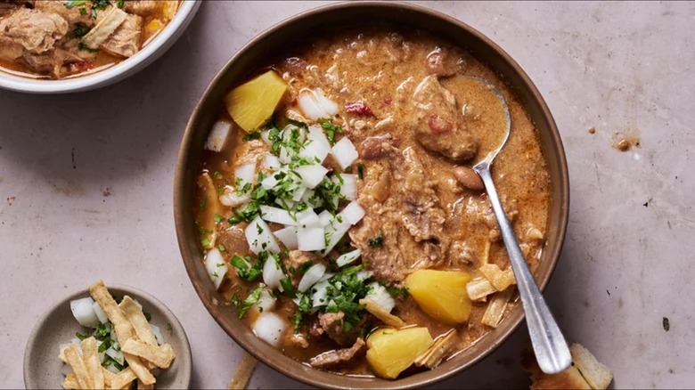 chili with pineapple and onions