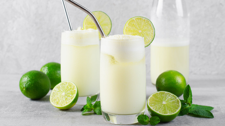 fresh limeade with limes