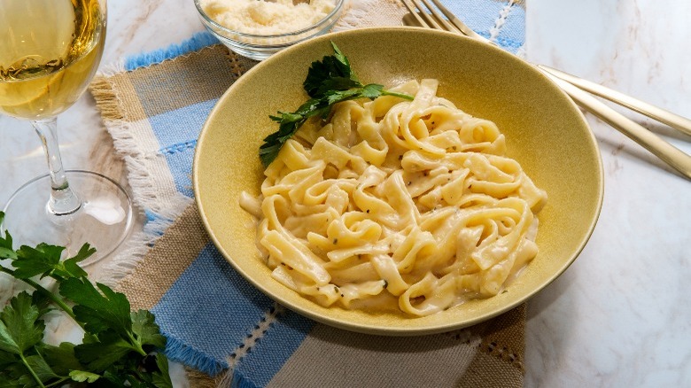 buttered noodles with cheese