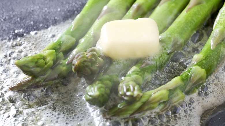 Asparagus with butter