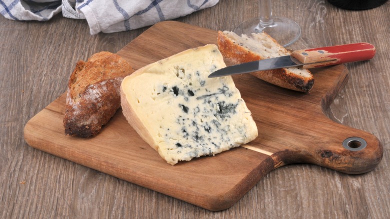 Bleu d'Auvergne on cutting board with bread