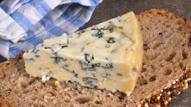 Fourme d'Ambert on bread