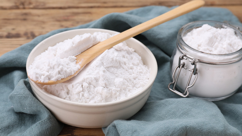 Cornstarch in bowl with spoon