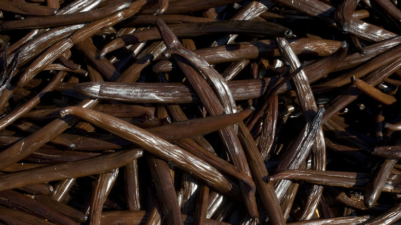 Vanilla bean pods in a pile