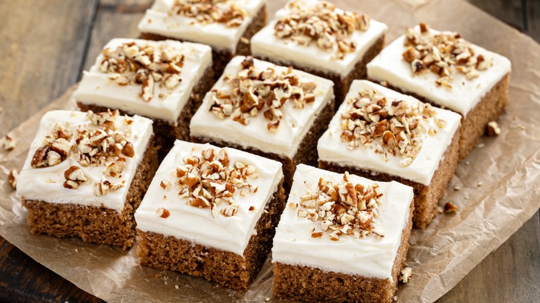 Spice cake with nut topping