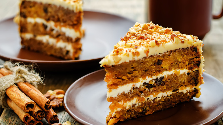 Carrot cake with prunes