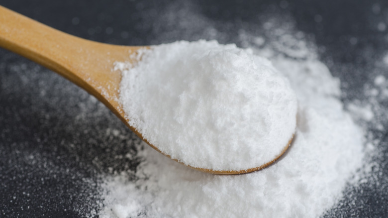 Baking soda on wooden spoon