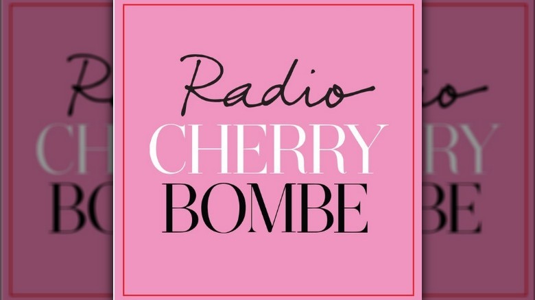 Radio cherry bombe logo pink