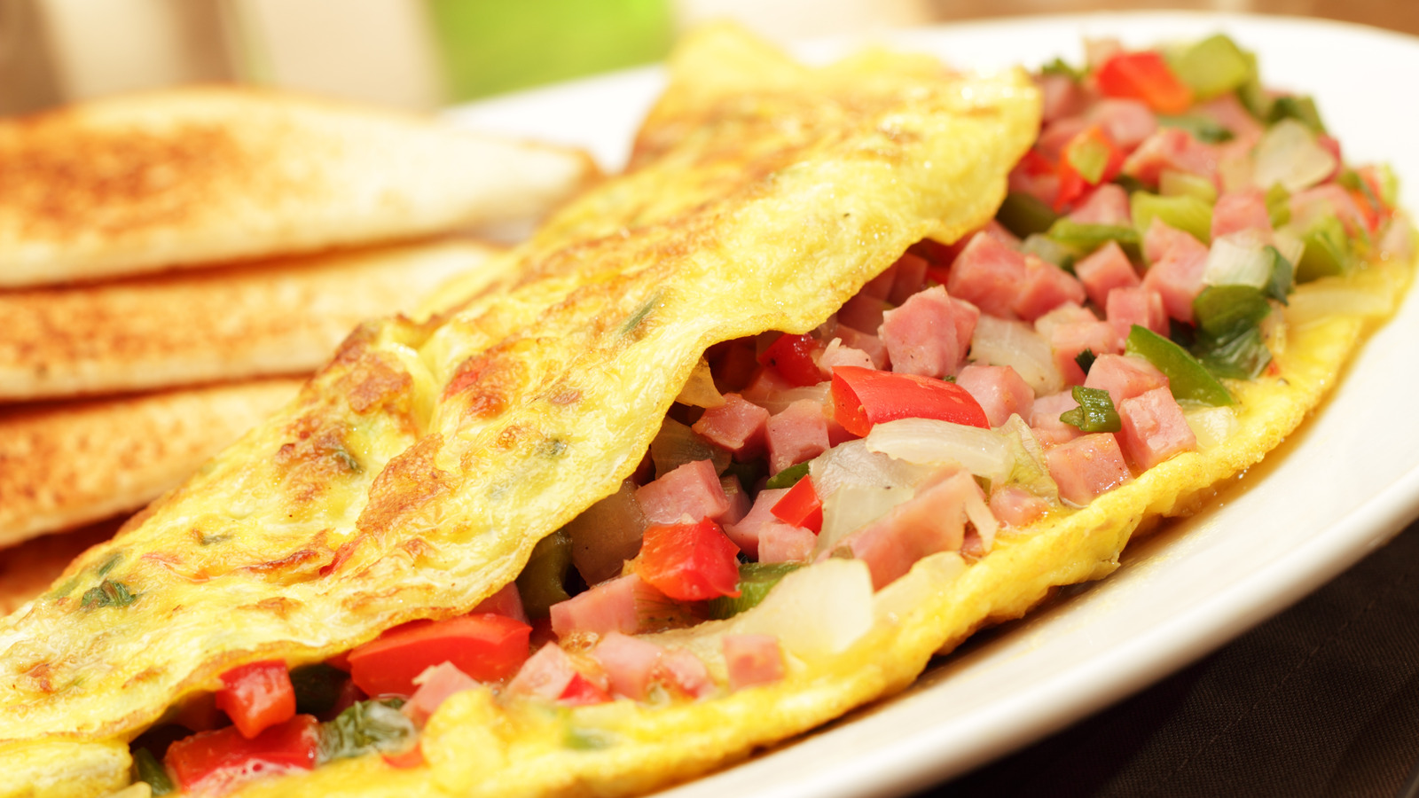 https://www.tastingtable.com/img/gallery/16-popular-omelet-fillings-ranked-worst-to-best/l-intro-1689604472.jpg