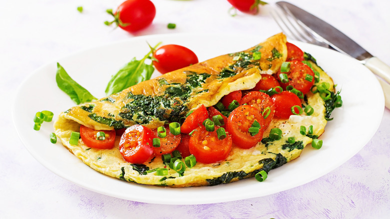 Spinach and tomato omelet