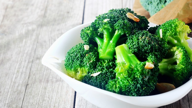 Side dish of broccoli
