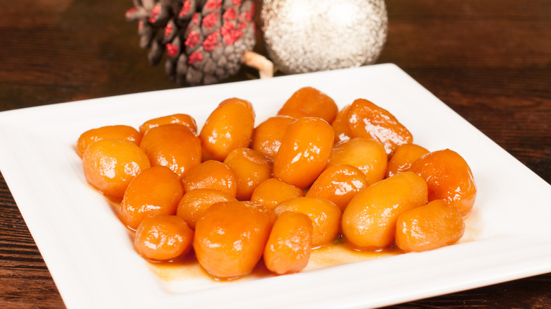 Caramelized potatoes on white plate 