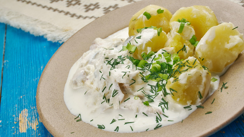 White sauce with potatoes 