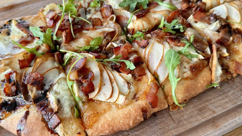 close up of bacon pear and brie flatbread