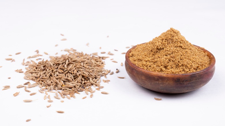 cumin seeds and powder