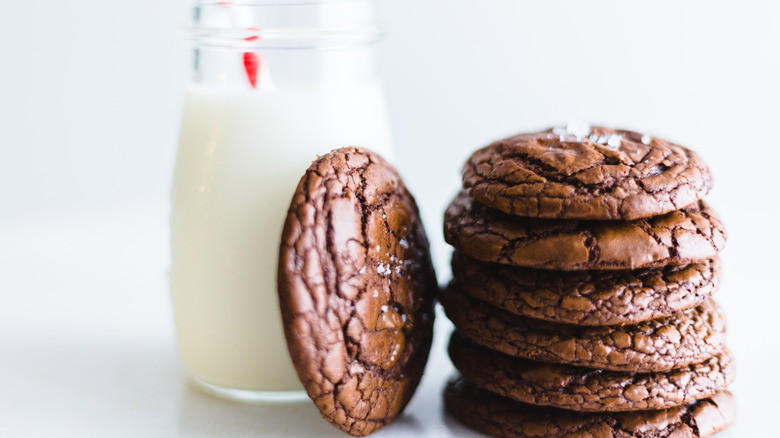 Brownie cookies with milk