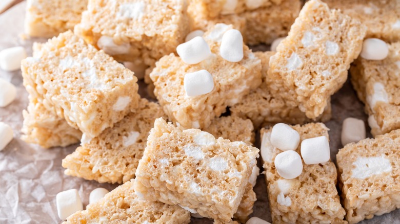Rice Krispies treats with marshmallows