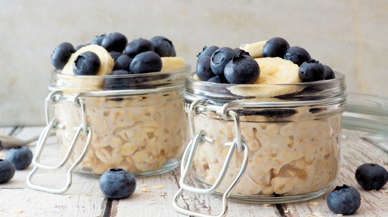 overnight oats with berries