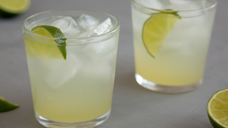 Limeade glasses lime wedge