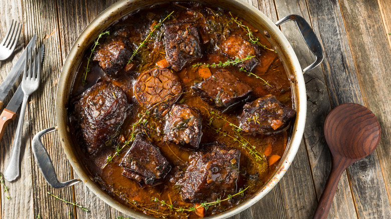 Braised short ribs pot