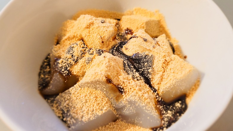 kuzu mochi with kinako 