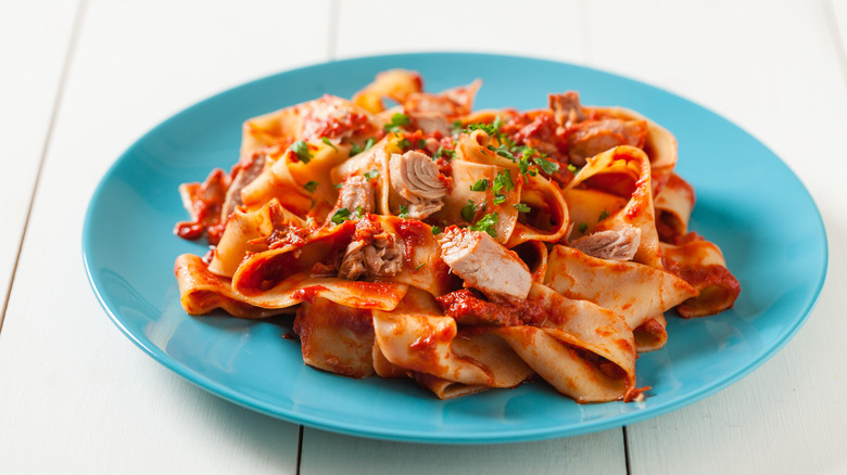 Pasta with tuna and tomato