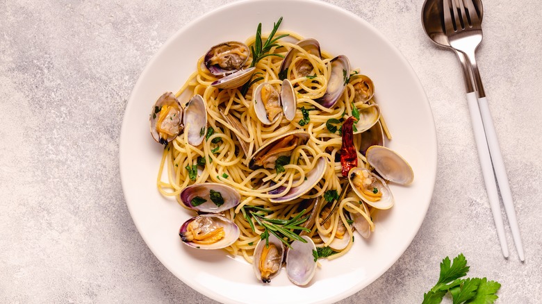 Spaghetti with clams on plate