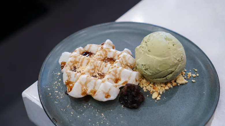 Mochi waffle with ice cream