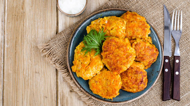 Fried vegetable patties on blue plate