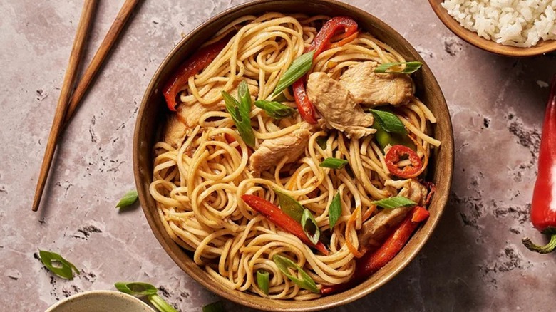 Lo mein noodles in wooden bowl 