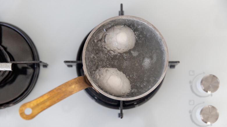 Poaching eggs in water