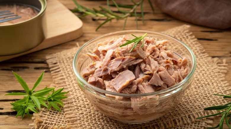 Canned tuna in brine