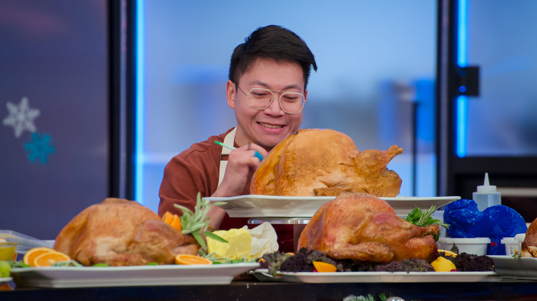 Miko Kaw Hok Uy painting his turkey cake