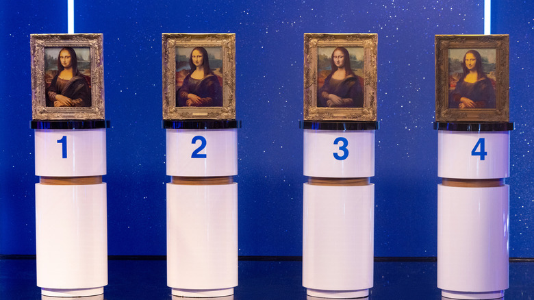 Row of "Mona Lisa" paintings with one cake and three decoys