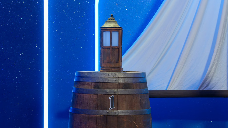 Lantern cake on a barrel