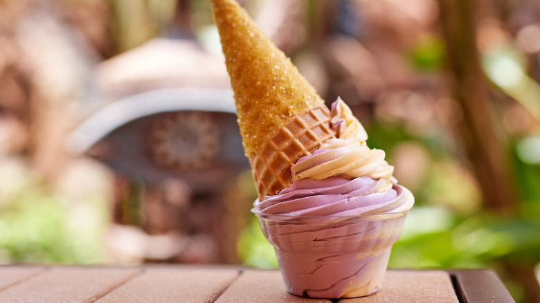 Tamatoa-inspired dipped cone