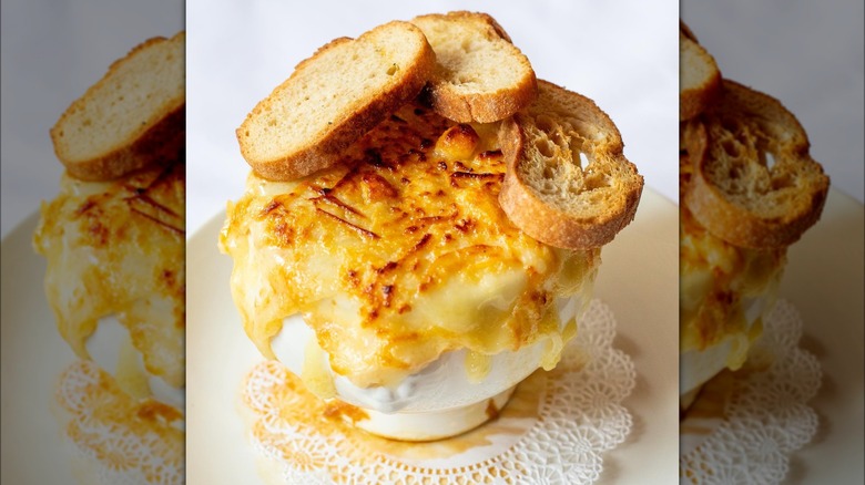 French onion soup with bread