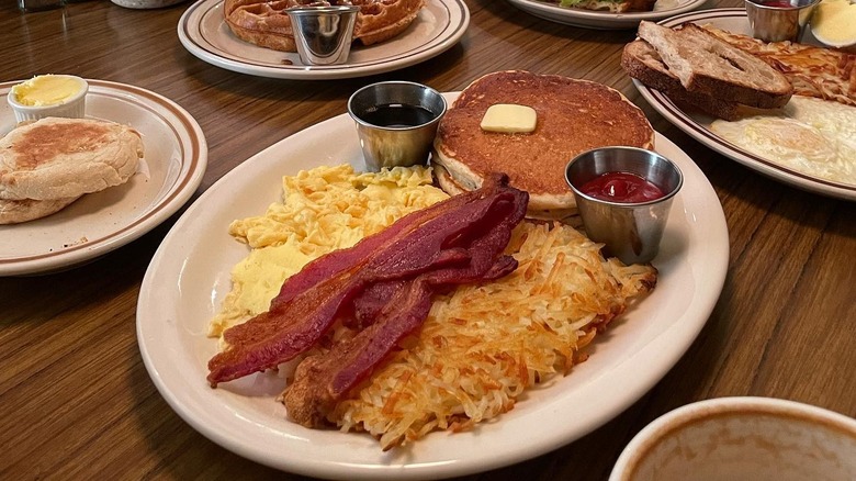 Clark Street Diner breakfast