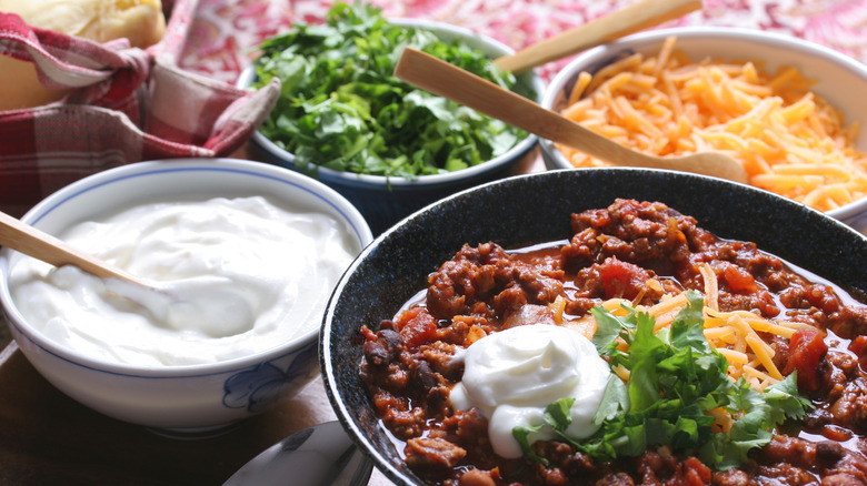 Chili with assorted toppings