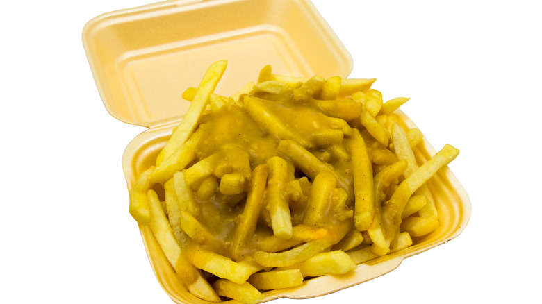 Chips with curry sauce 