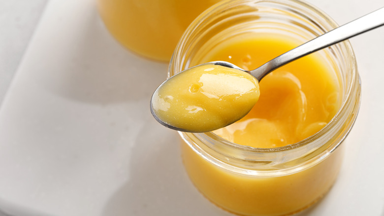 Jar of yellow lemon curd