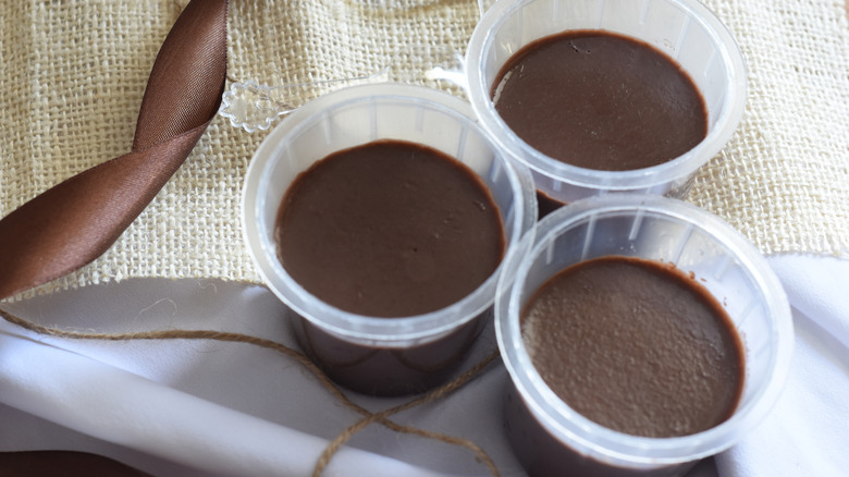 open pudding cup containers