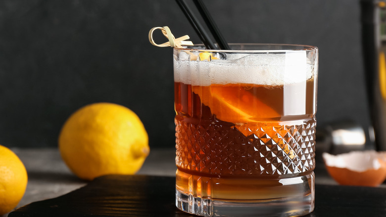 whiskey sour with lemons