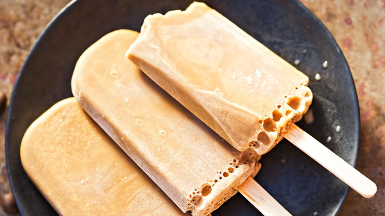 Coffee popsicles on plate