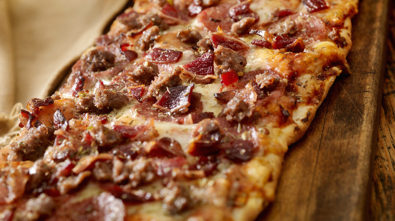 flatbread pizza with meats