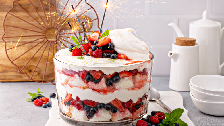 Berry trifle with cake